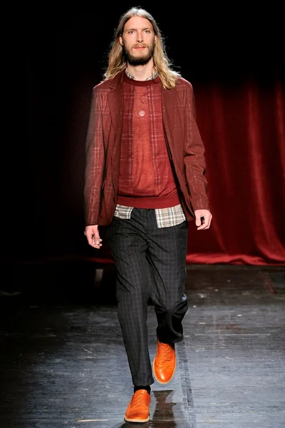Look 10
